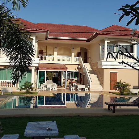East Shore Pattaya Resort Nong Prue Exteriör bild