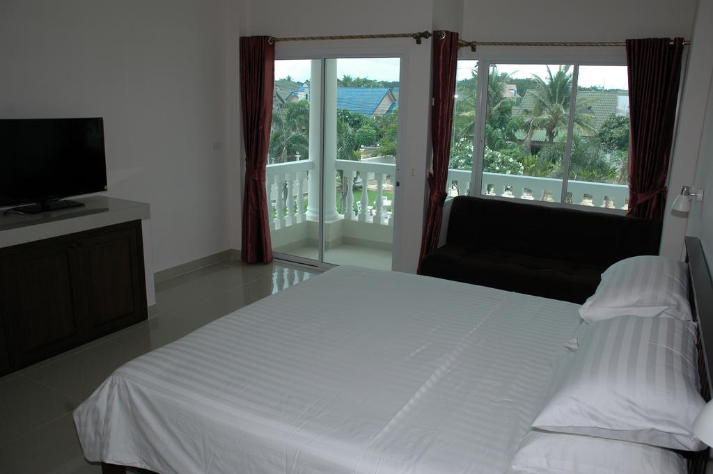 East Shore Pattaya Resort Nong Prue Exteriör bild
