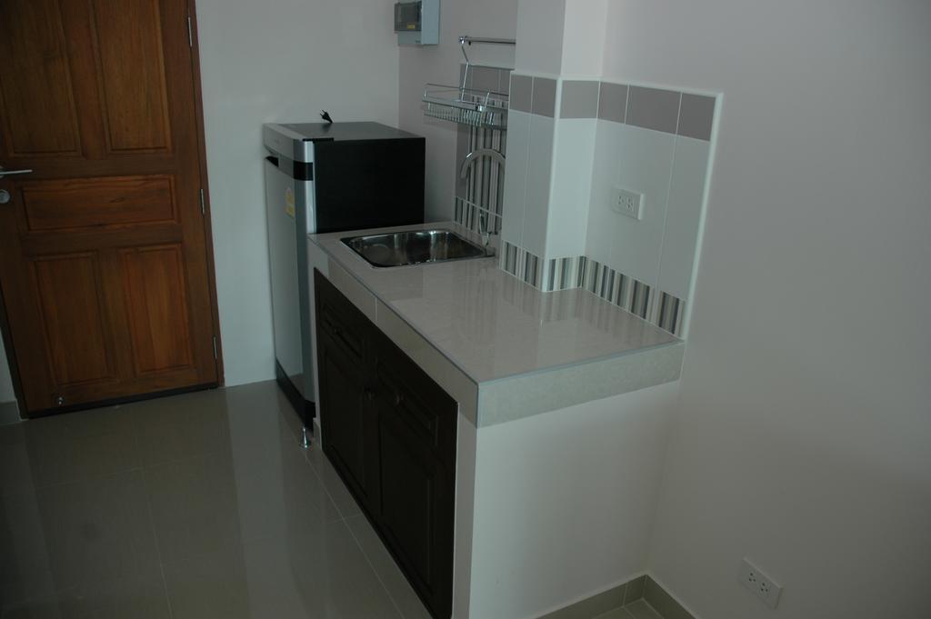 East Shore Pattaya Resort Nong Prue Exteriör bild